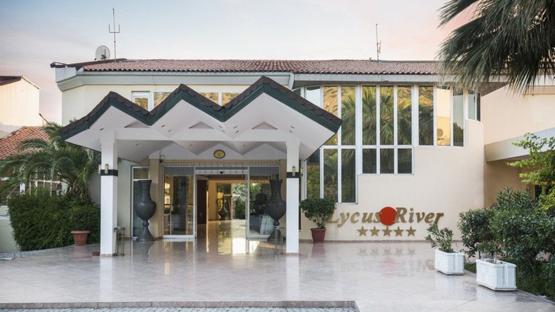 Lycus River Hotel